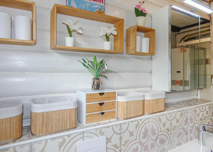 2 Bedroom Awesome In *